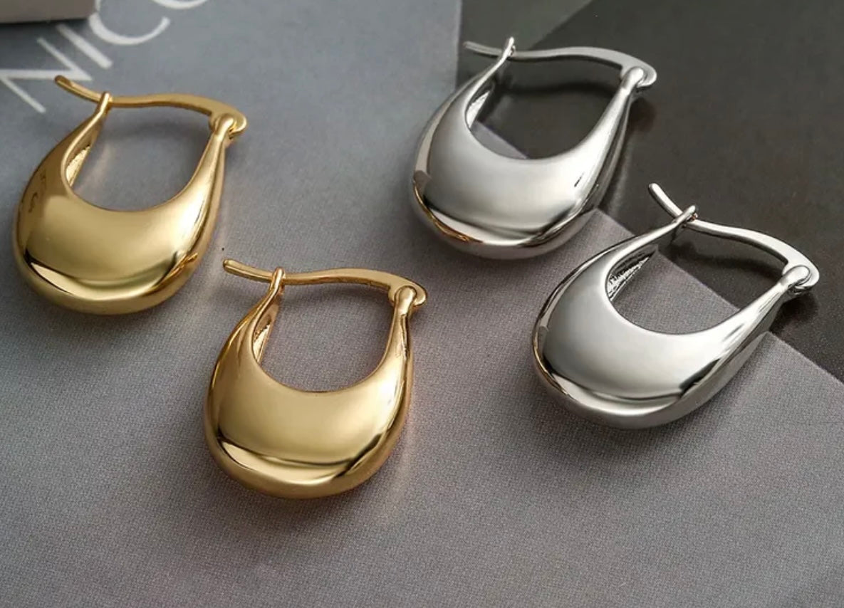 Small elegant hoops 18k gold plated