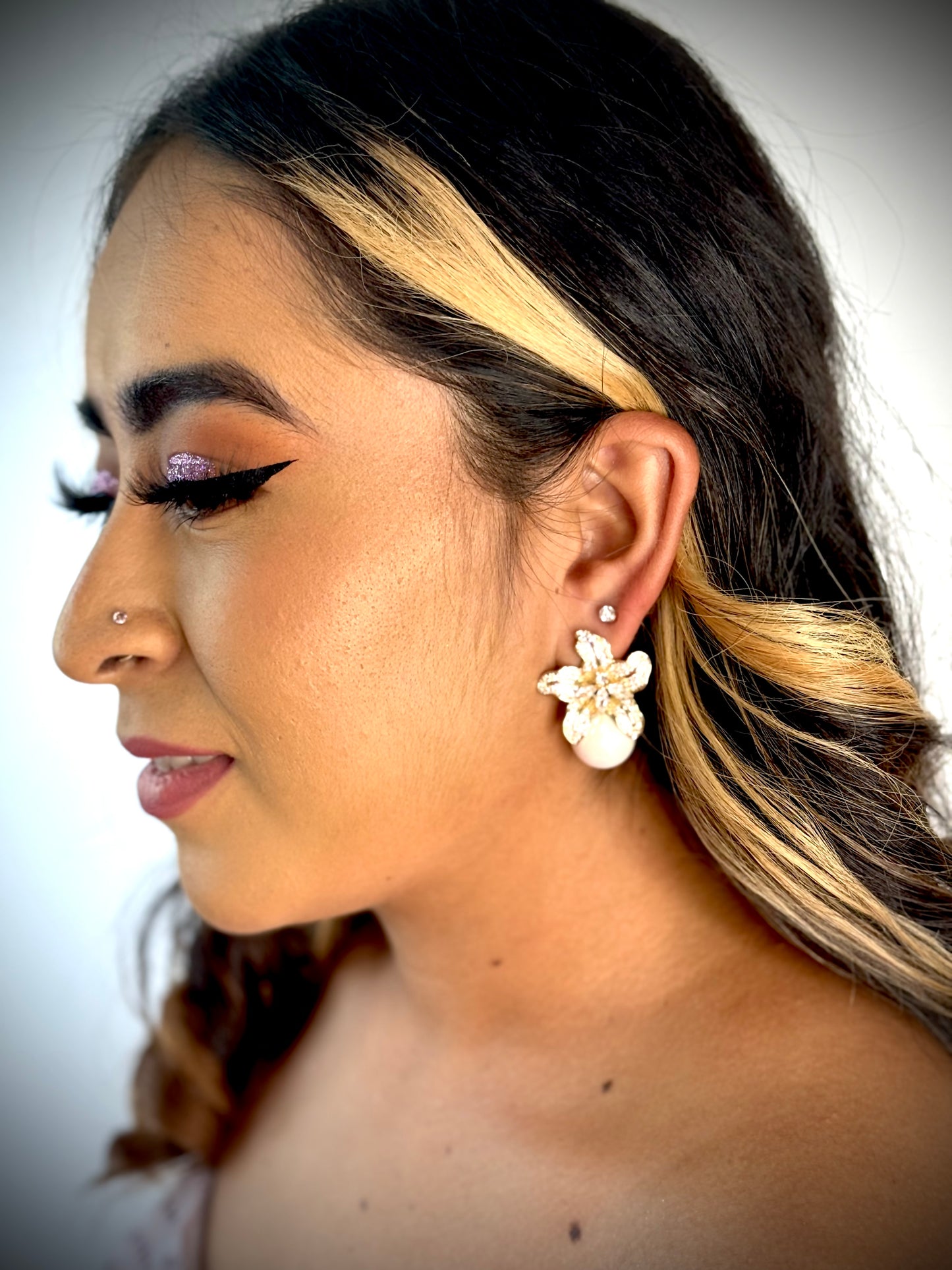 Elegant Flower with Pearl Earings