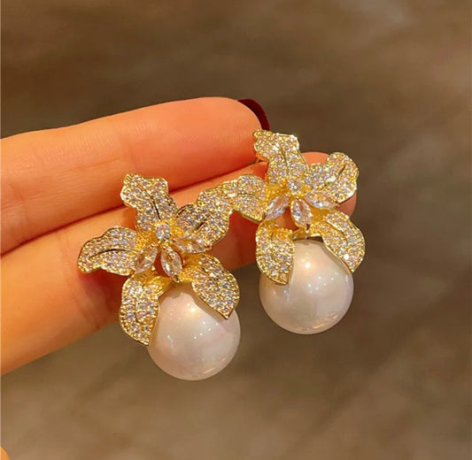 Elegant Flower with Pearl Earings